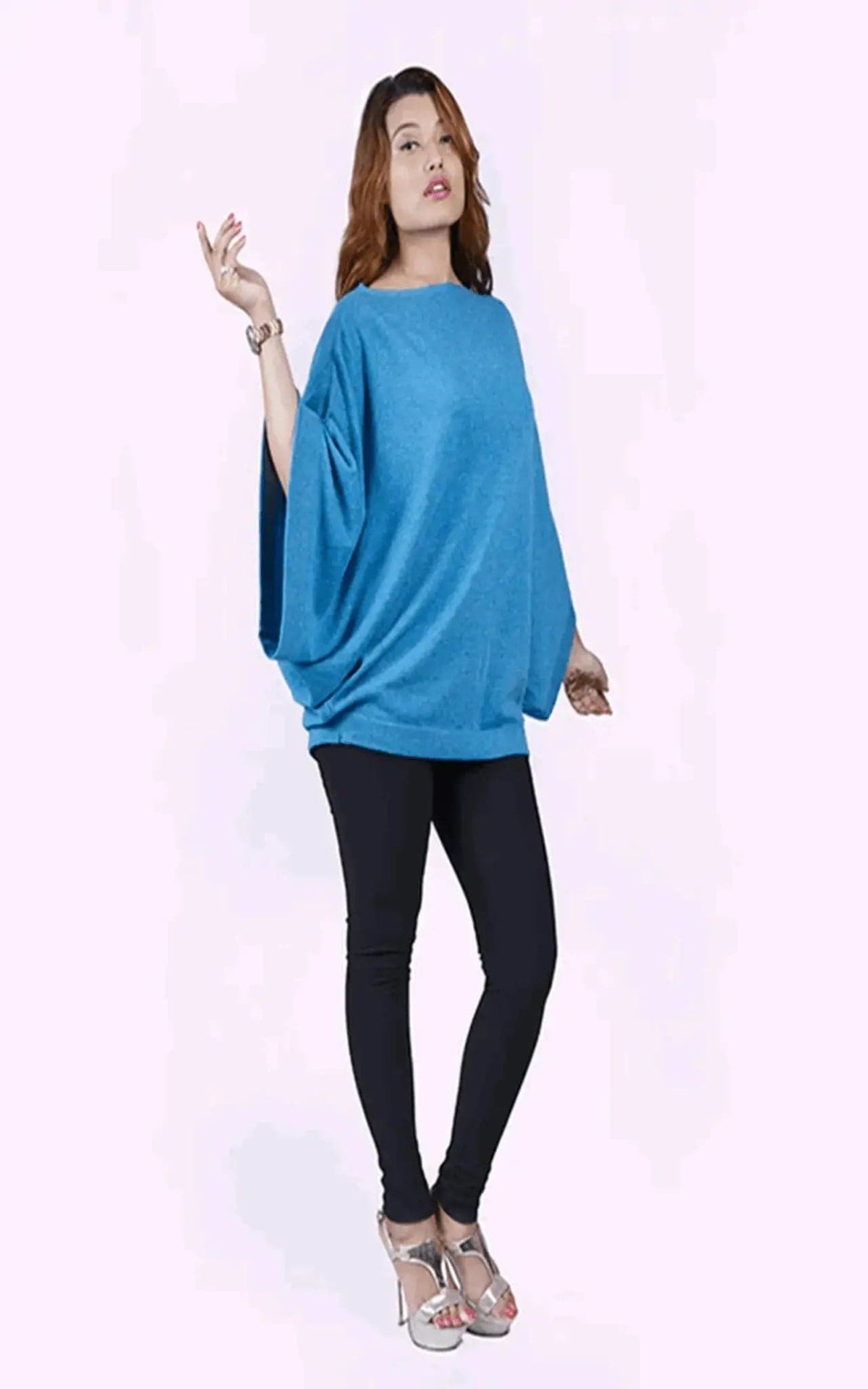 Cashmere pullover KCI 173 styled on a woman