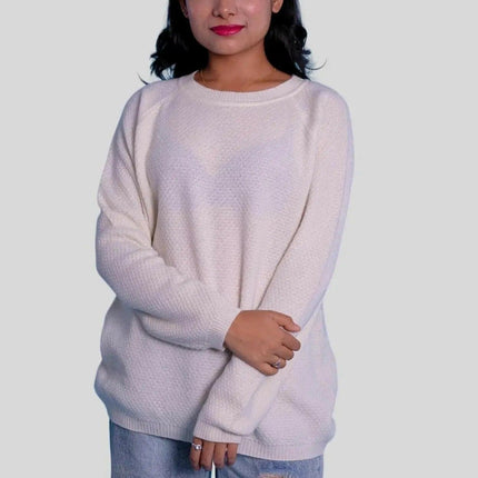 Woman wearing white sweater and ripped jeans - KCI 303 women crew neck pullover