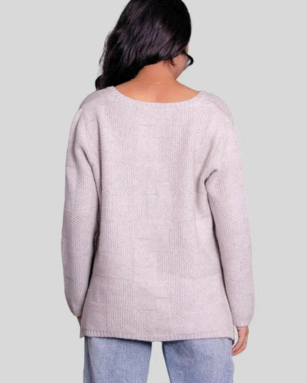 Luxurious Italian Cashmere Pullover featuring a woman in a grey sweater and jeans