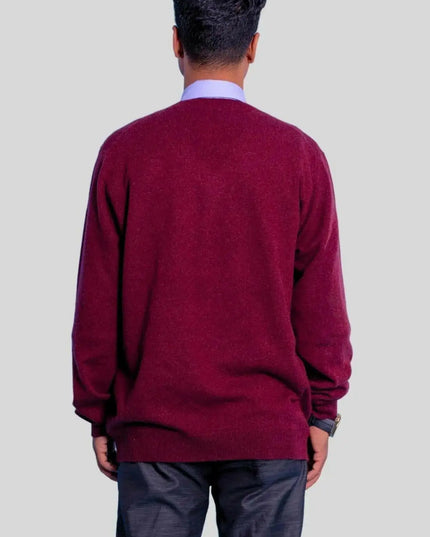 Men’s Luxurious Italian Cashmere V-Neck Pullover in Red Sweater and Jeans