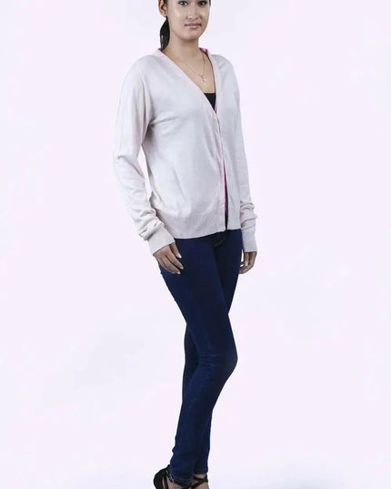 Luxurious Italian Cashmere V-Neck Sweater on Woman in White Sweater and Jeans
