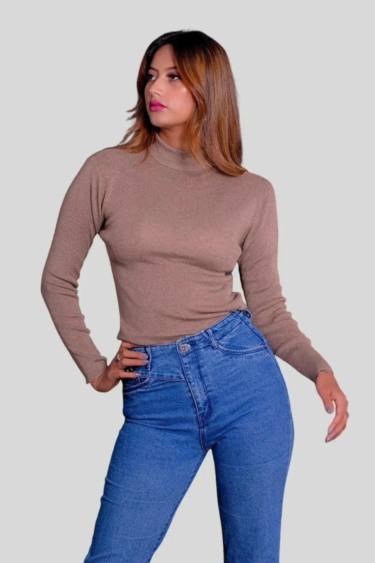Brown women's cashmere turtleneck pullover