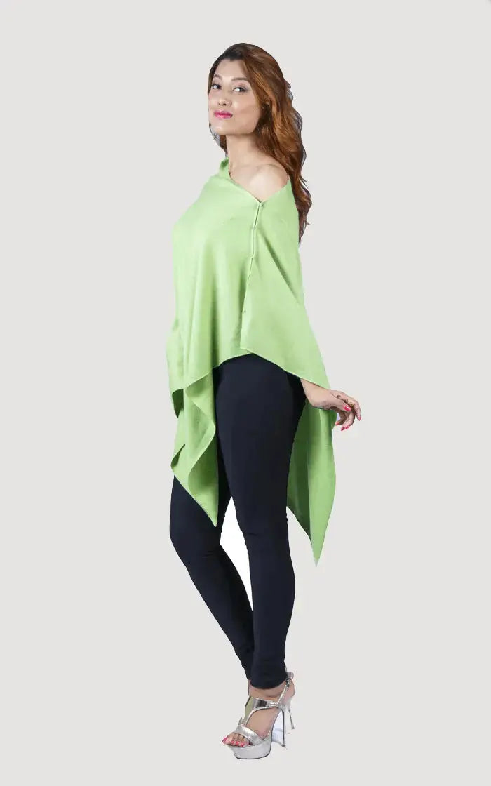 Woman wearing green cashmere poncho - Women’s cashmere poncho | KCI 246