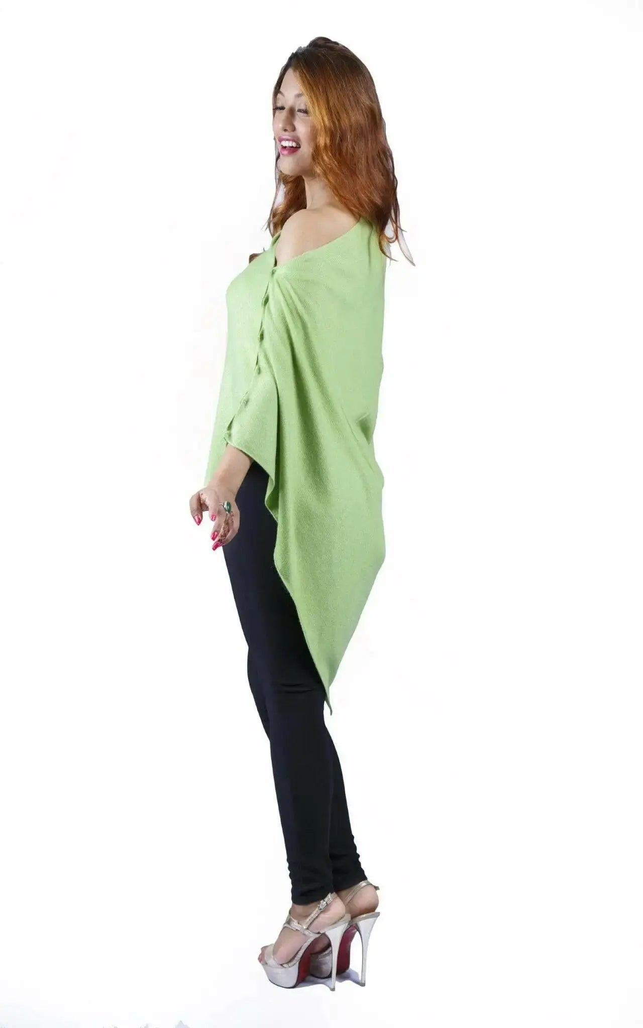 Woman wearing black pants and green sweater with Women’s cashmere poncho | KCI 246
