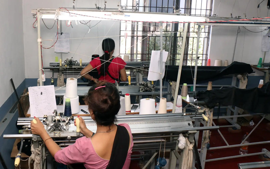 Computerized knitting machine for cashmere manufacturing