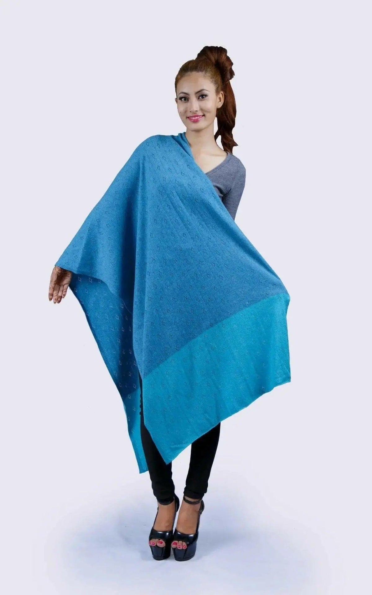 Blue cashmere shawl woman wearing blue and black ponche KCI 107