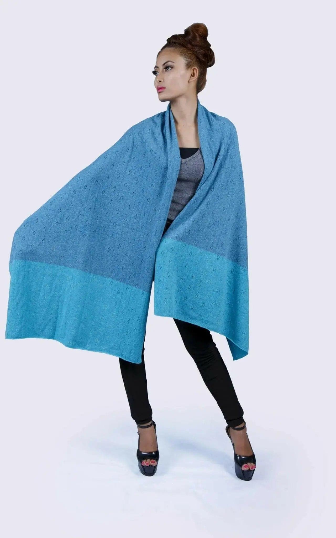 Blue cashmere shawl worn by a woman for KCI 107 product