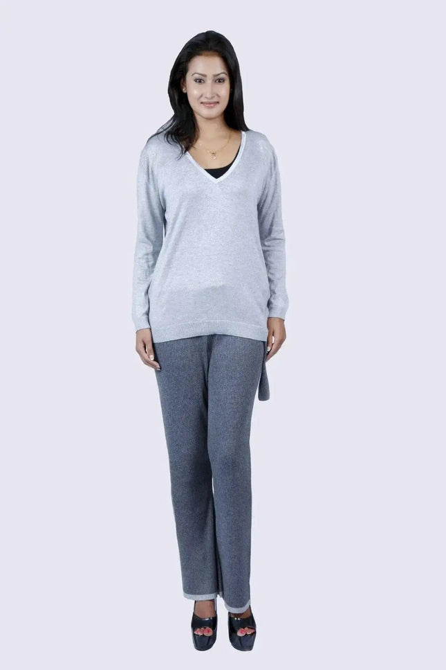 Woman in grey sweater and jeans – Cashmere Ribbed Trouser | KCI 109