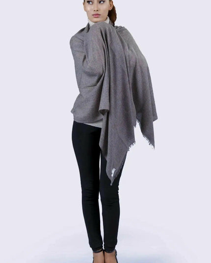 Woman wearing grey ponche shaw from Cashmere Scarf || KCI 238
