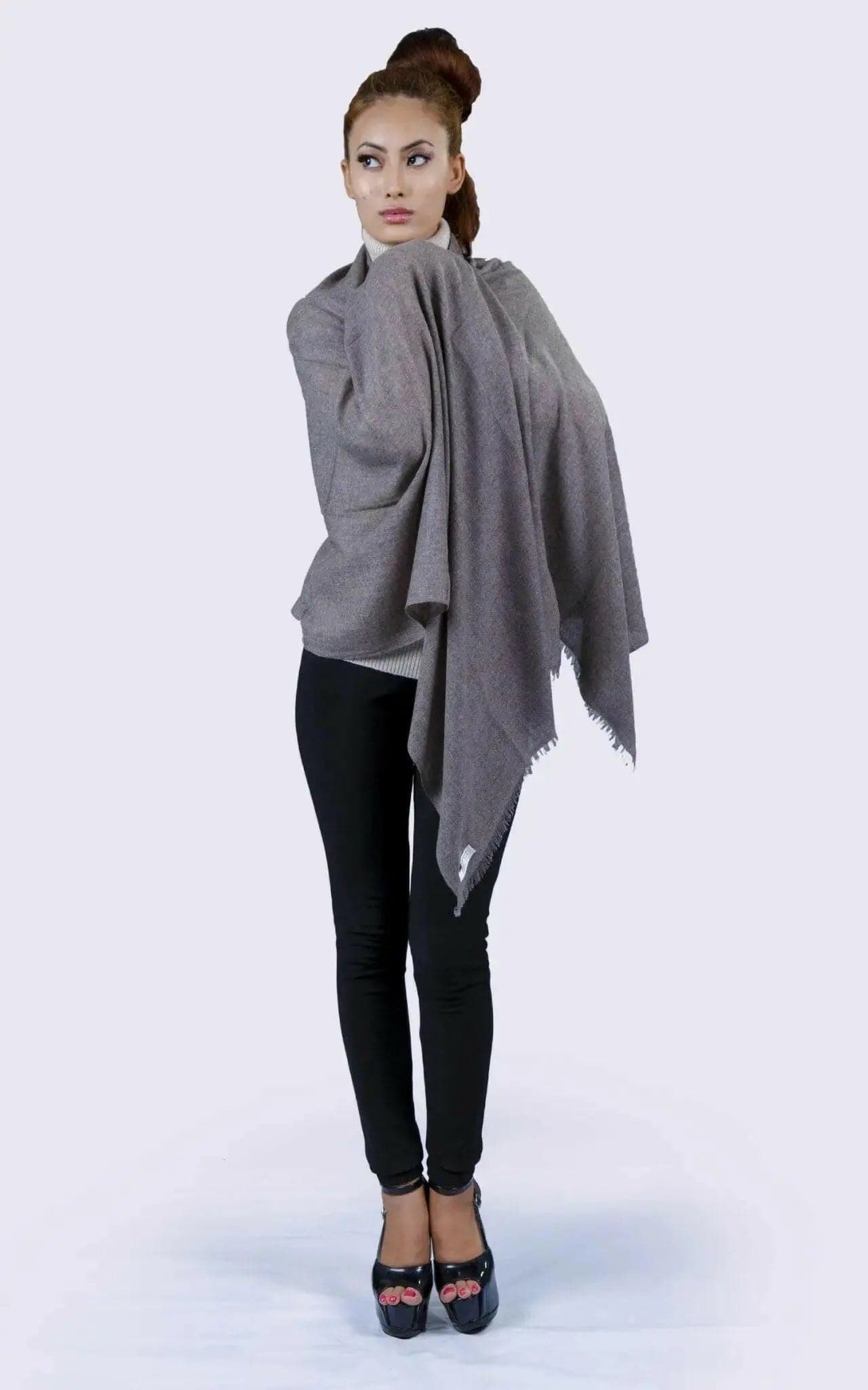 Woman wearing grey ponche shaw from Cashmere Scarf || KCI 238