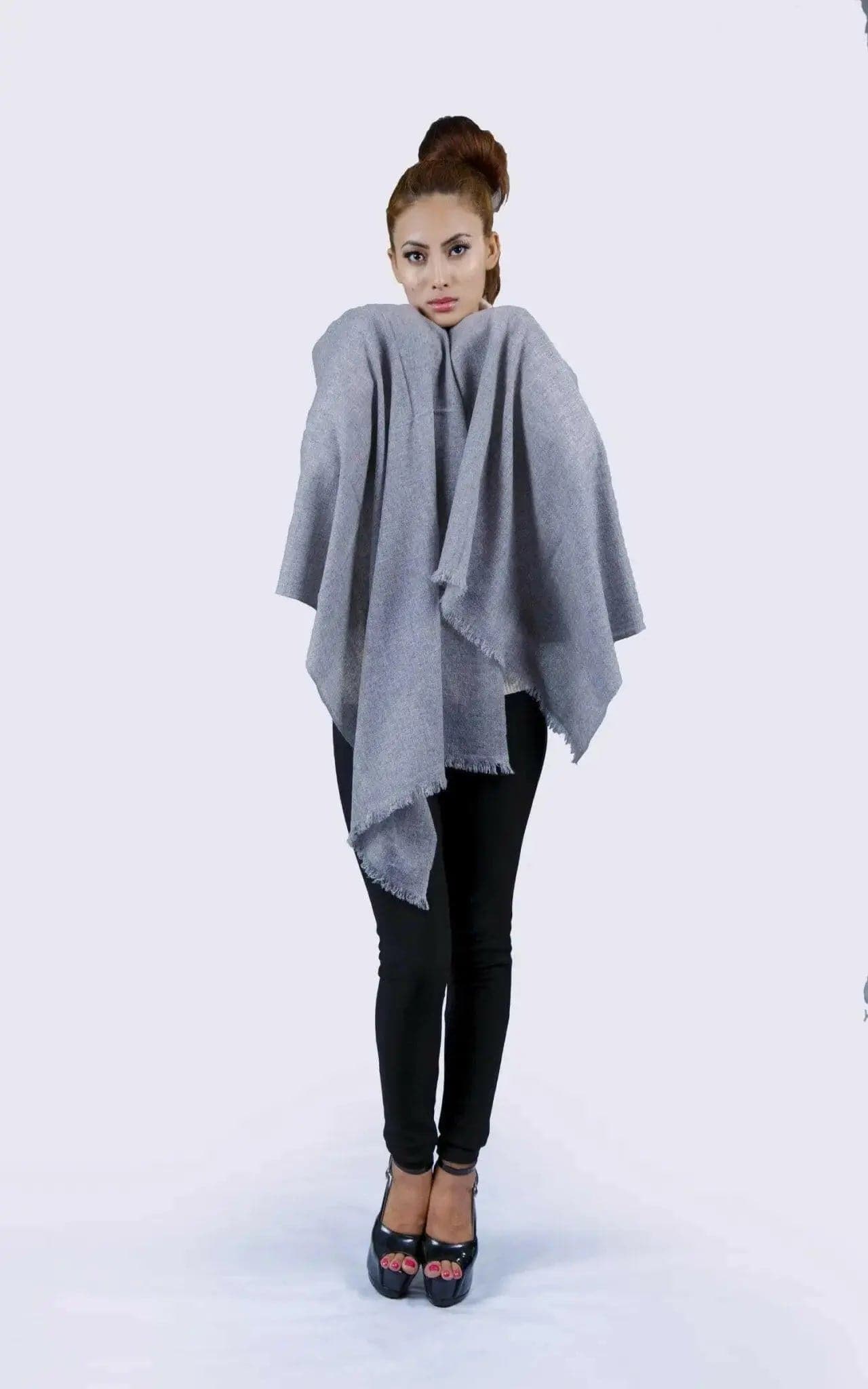 Italian cashmere shawl || KCI 206 - Woman in gray poncho with black pants and top