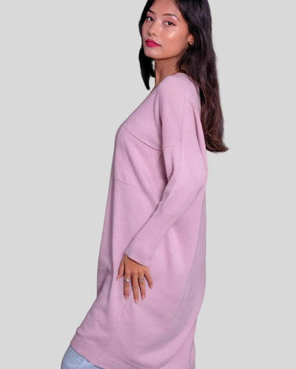 Cashmere women’s pullover in pink with jeans outfit