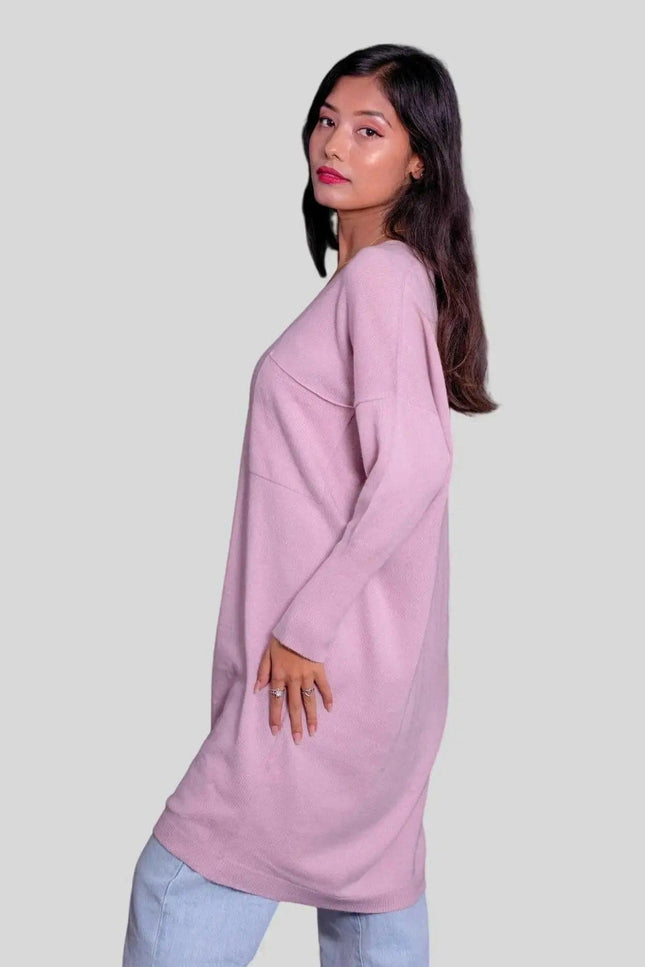Cashmere women’s pullover in pink with jeans outfit