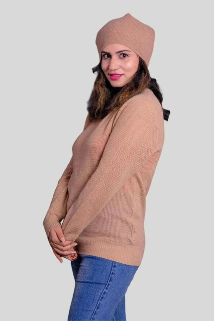Italian Cashmere Pullover KCI: Woman in Tan Sweater and Beige Hat