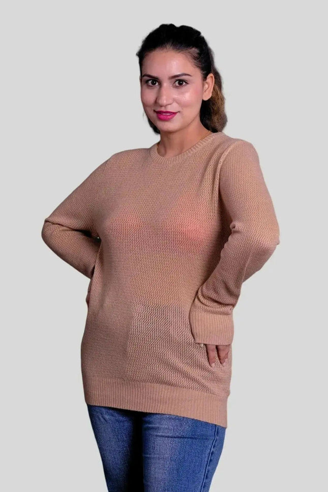 Woman wearing Italian Cashmere Pullover and jeans, elegant style