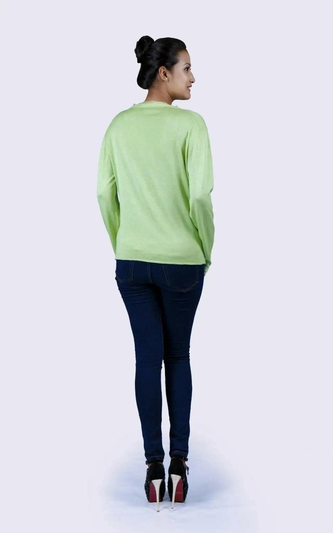 KCI 130 cashmere v neck sweater in green shown on woman in jeans