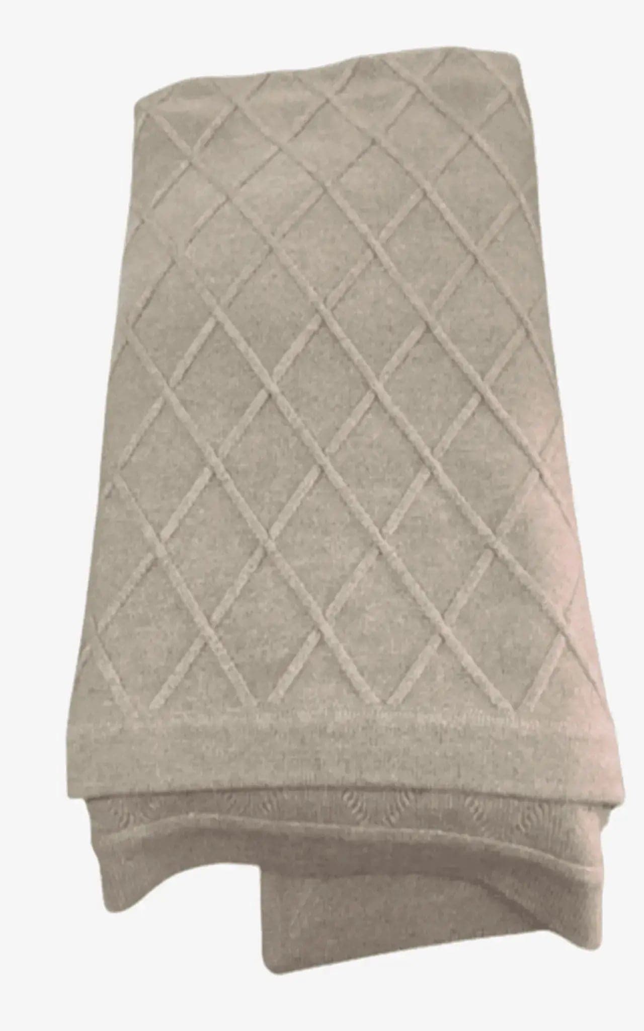 KCI 152 pure Italian cashmere throw with diamond pattern