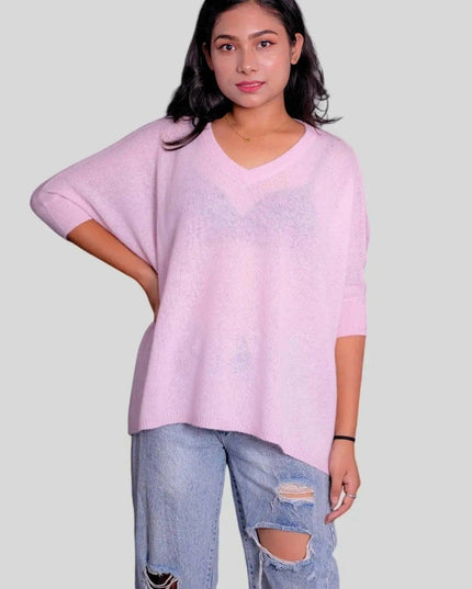 Woman in pink sweater and ripped jeans, KCI 276 women’s cashmere pullover
