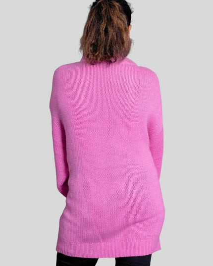 Woman wearing pink cashmere pullover, KCI 292 Women’s Oversized Cashmere_TACS_PRODUCT ID