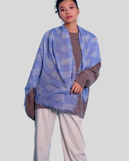 Luxurious Cashmere Check Scarf in Blue and White Plaid