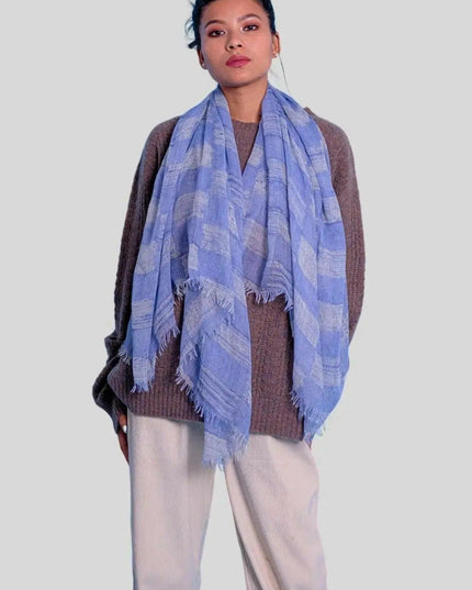 Luxurious Cashmere Check Scarf in Blue and White Plaid Pattern