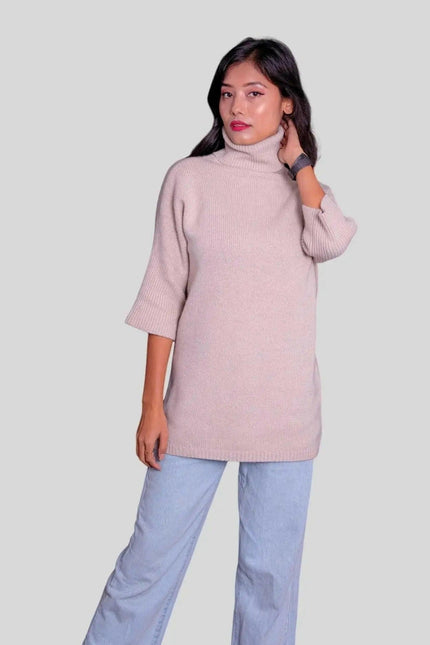 Luxurious Cashmere Turtleneck Pullover in Pink Sweater and Blue Jeans