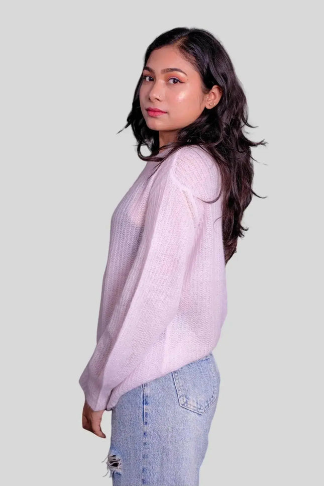 Luxurious Italian Cashmere Crew Neck Pullover for Women in Pink Sweater and Jeans