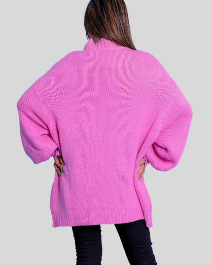 Woman wearing a pink cashmere crew neck sweater and black jeans