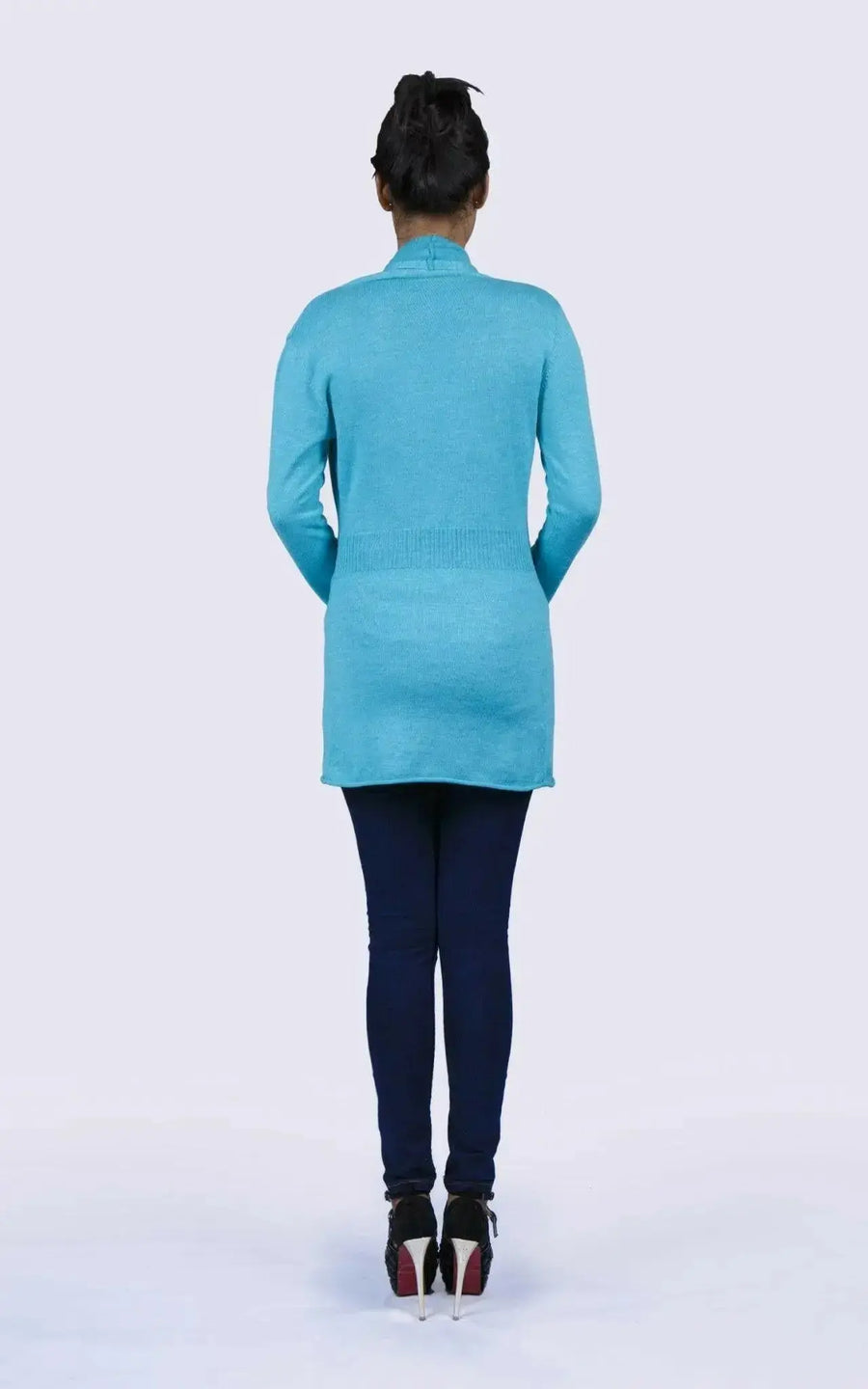 Woman in blue cashmere open pocket garment