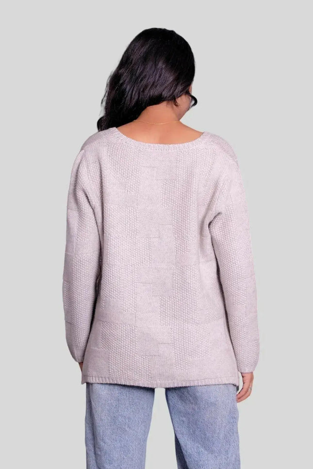 Luxurious Italian Cashmere Pullover featuring a woman in a grey sweater and jeans