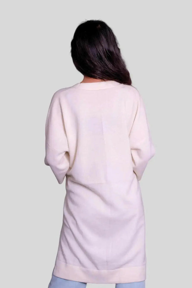 Woman wearing white cashmere pullover and black hat by Luxurious Italian Cashmere