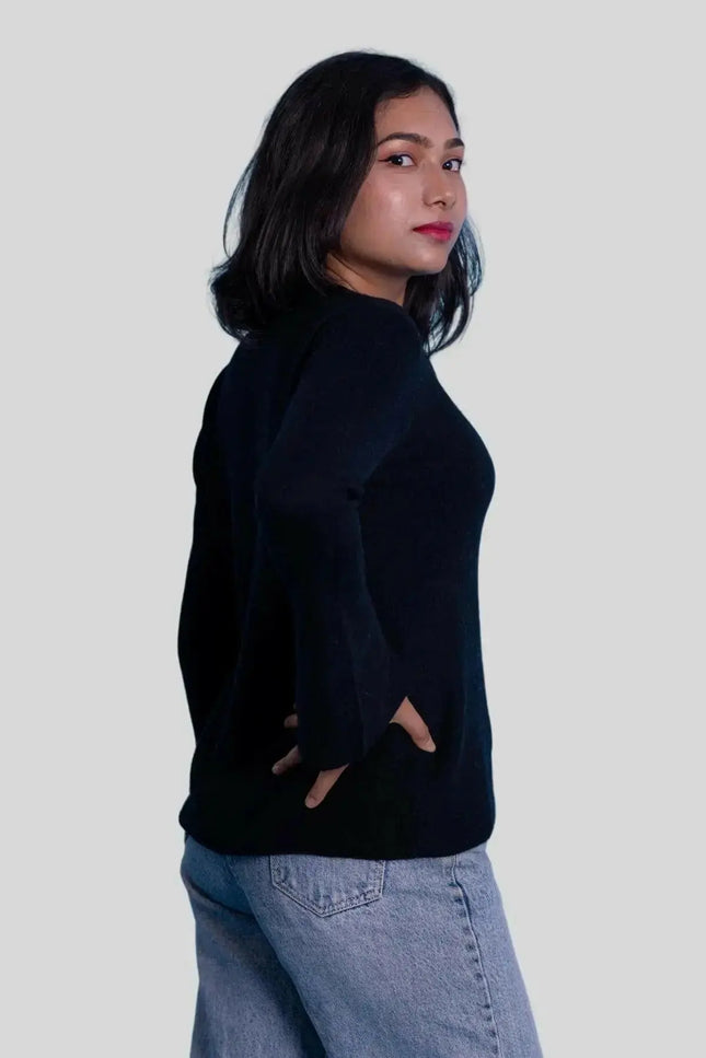 Luxurious Italian Cashmere Pullover - Woman in Black Sweater and Jeans
