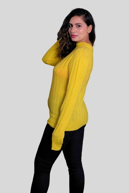 Luxurious Italian Cashmere Pullover in Yellow Sweater and Black Jeans