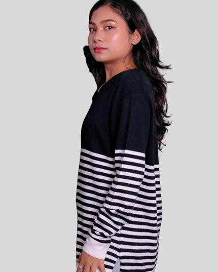 Luxurious Italian Cashmere Women’s Striped Sweater in Black and White