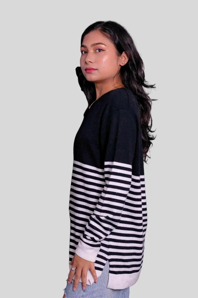 Luxurious Italian Cashmere Women’s Striped Sweater in Black and White