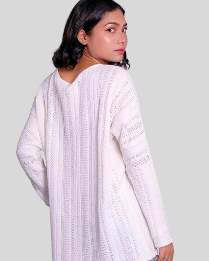 Luxurious Italian Cashmere Sweater - Stylish woman in white sweater and jeans