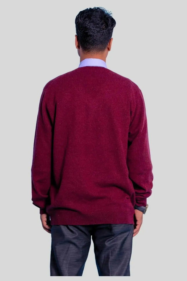 Men’s Luxurious Italian Cashmere V-Neck Pullover in Red Sweater and Jeans