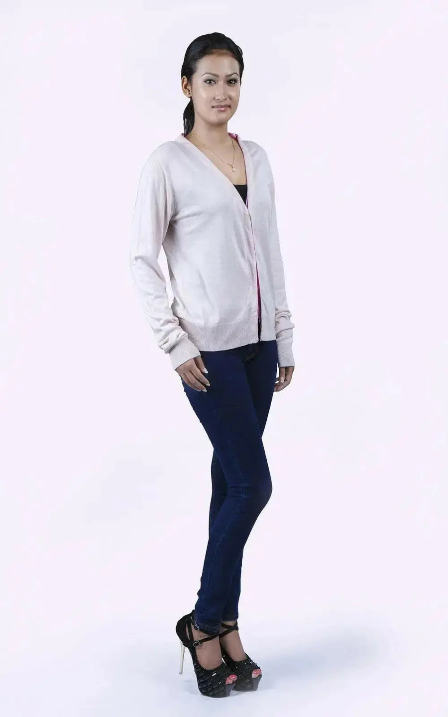 Luxurious Italian Cashmere V-Neck Sweater on Woman in White Sweater and Jeans
