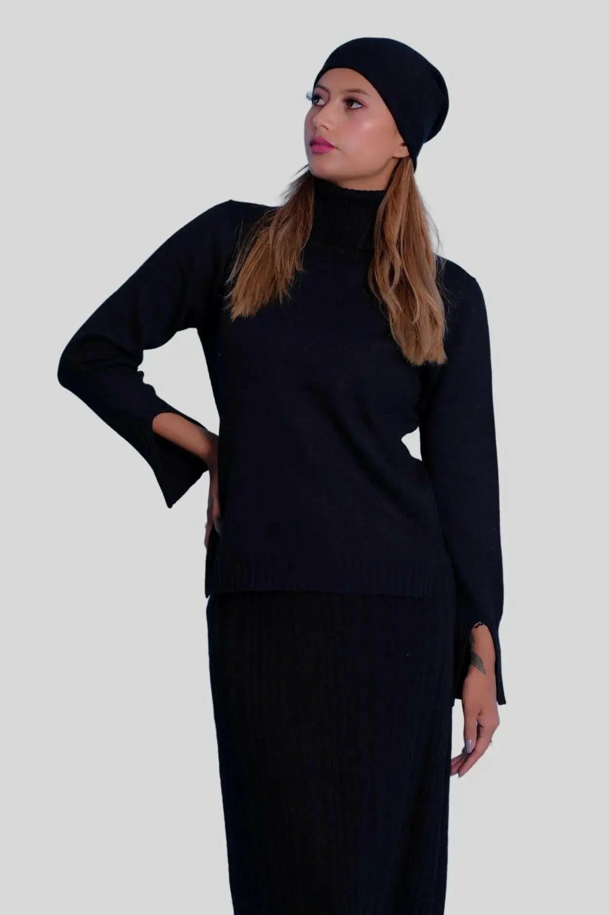 Luxury Italian Cashmere Dress: Woman in black sweater and skirt
