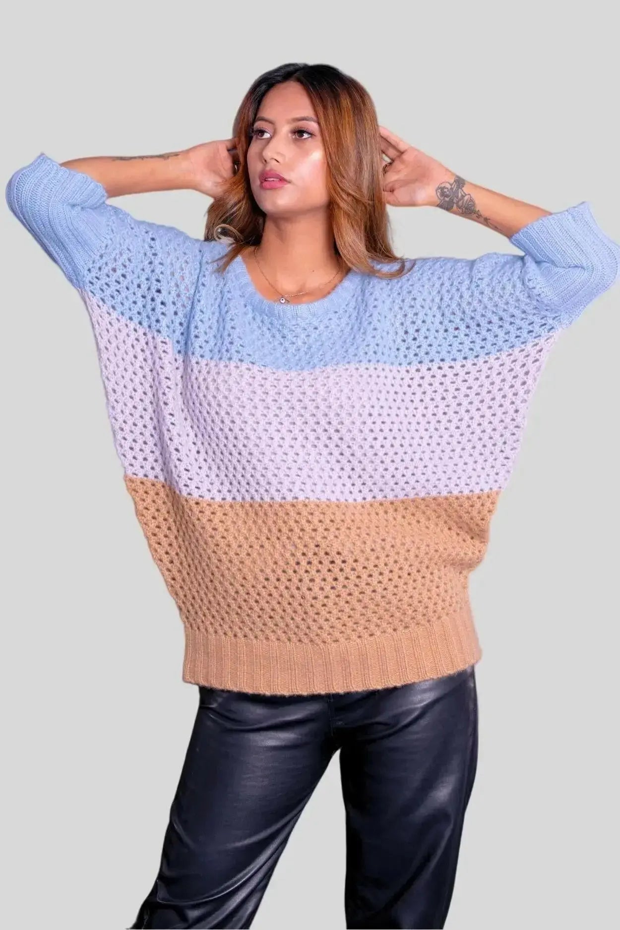 Luxury Italian Cashmere Pullover for Women in Blue and Beige Sweater