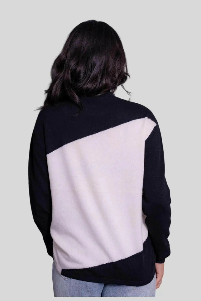 Women Intarsia Sweater in Black and White Pattern | KCI 267